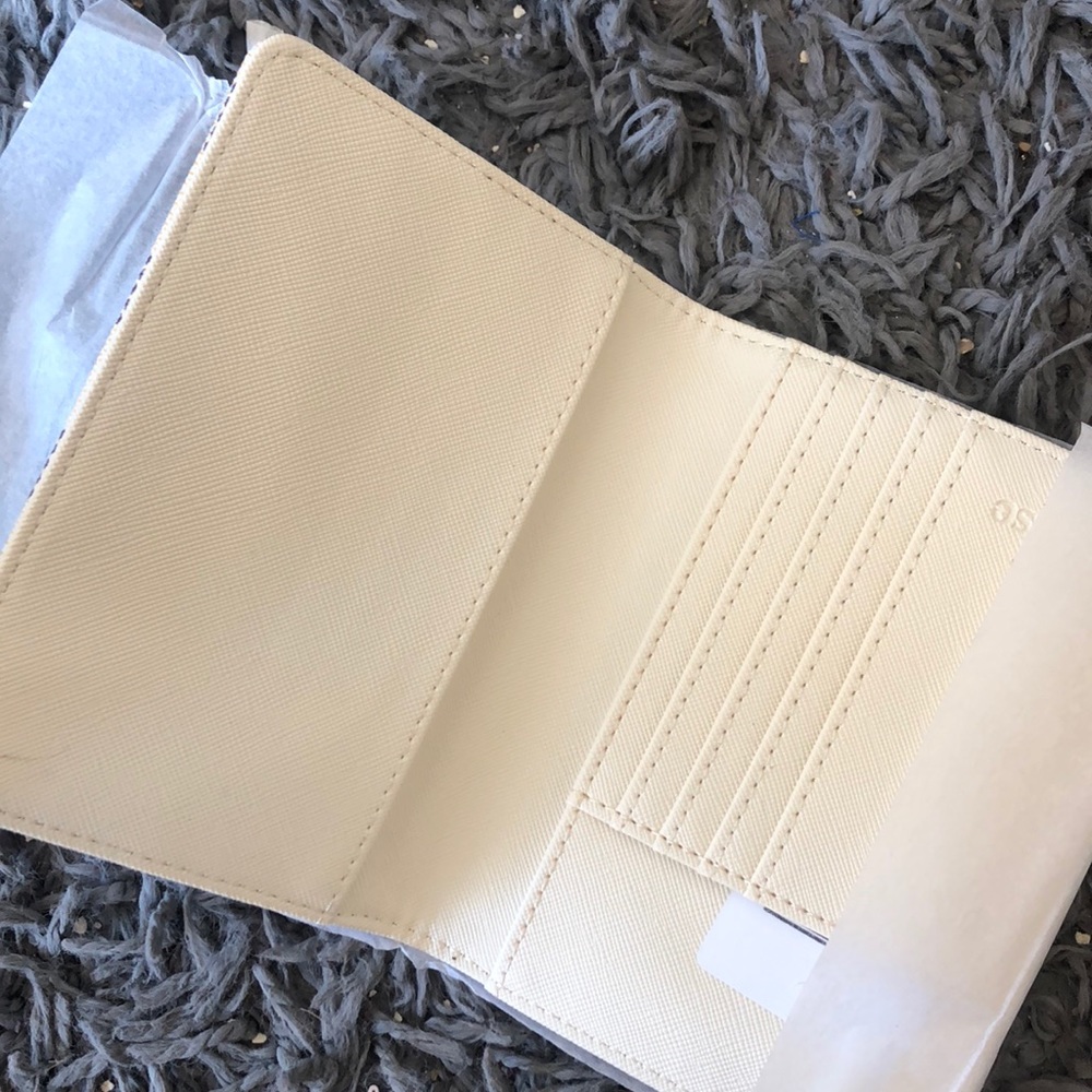 - LUX Cream checkered RFID Passport Holder …NEW - Picture 8 of 8